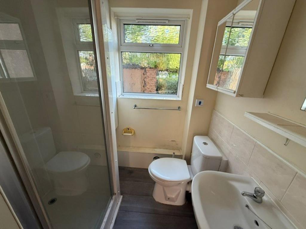 Lot: 121 - GROUND FLOOR APARTMENT FOR IMPROVEMENT - Bathroom with a shower sink and toilet with window